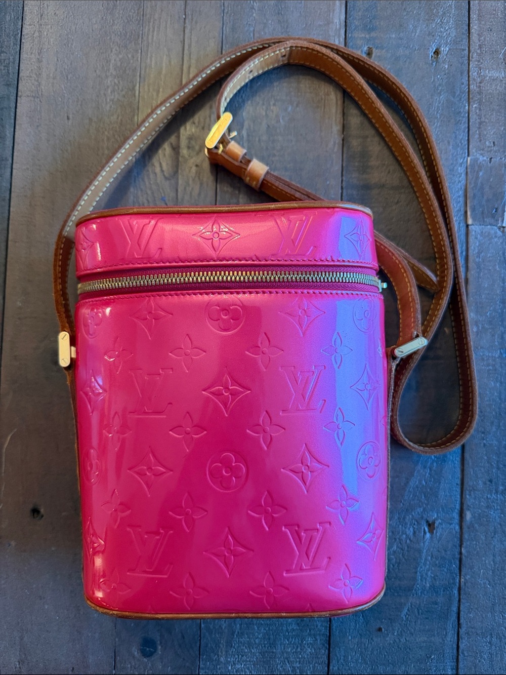 Louis Vuitton Vernis Sullivan Vertical Crossbody — Fuchsia/Hot Pink - Picture 2 of 15